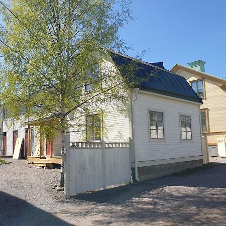 Vaelrenoverad Fin Laegenhet I Charmigt Omrade Söderhamn Esterno foto