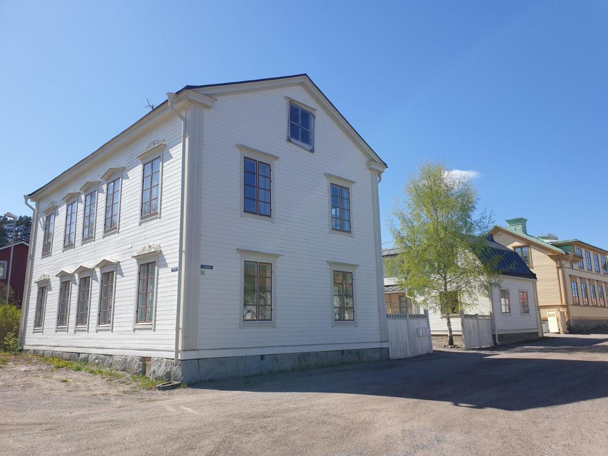 Vaelrenoverad Fin Laegenhet I Charmigt Omrade Söderhamn Esterno foto
